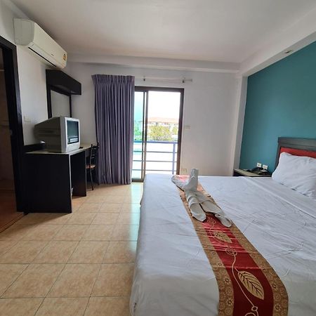 Desa Phuket Hotell Exteriör bild