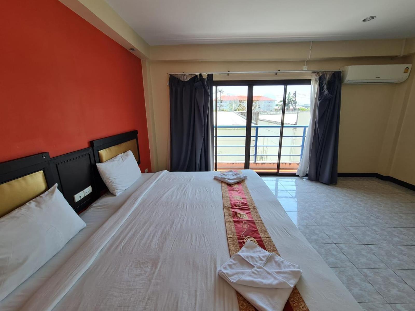 Desa Phuket Hotell Exteriör bild