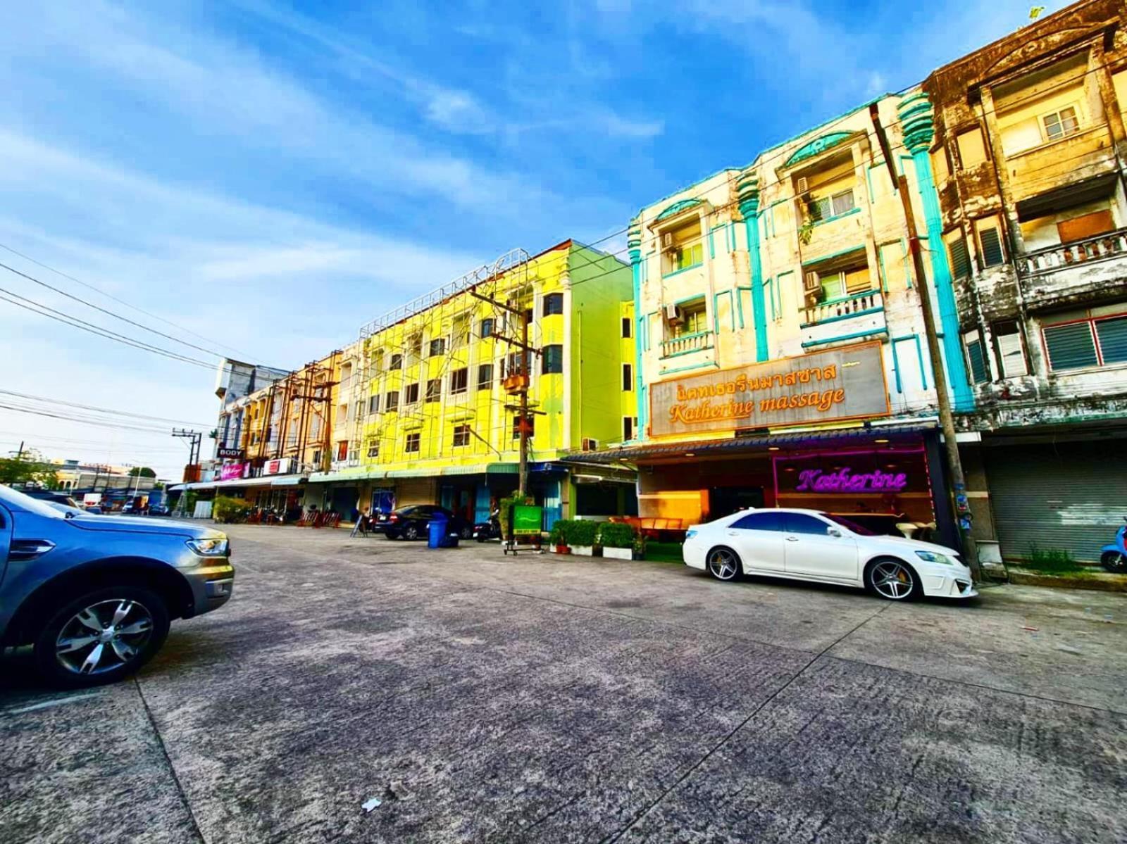 Desa Phuket Hotell Exteriör bild