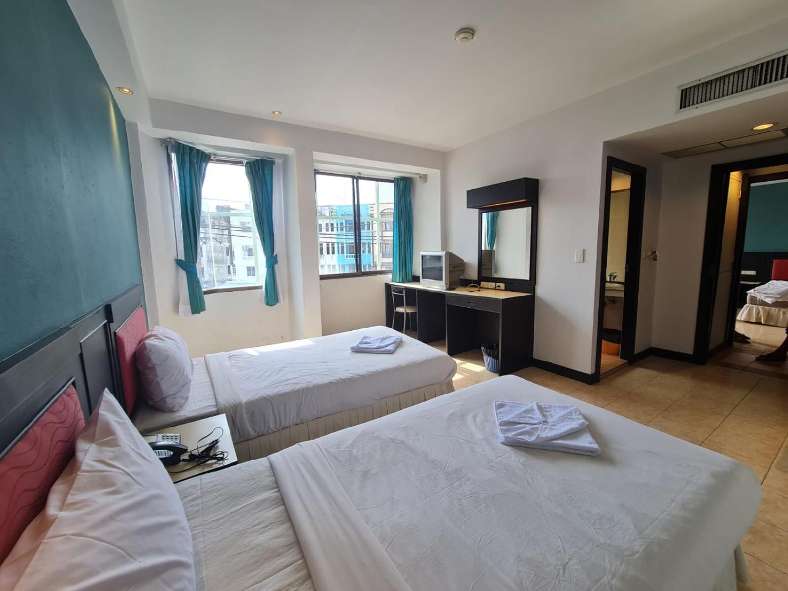 Desa Phuket Hotell Exteriör bild