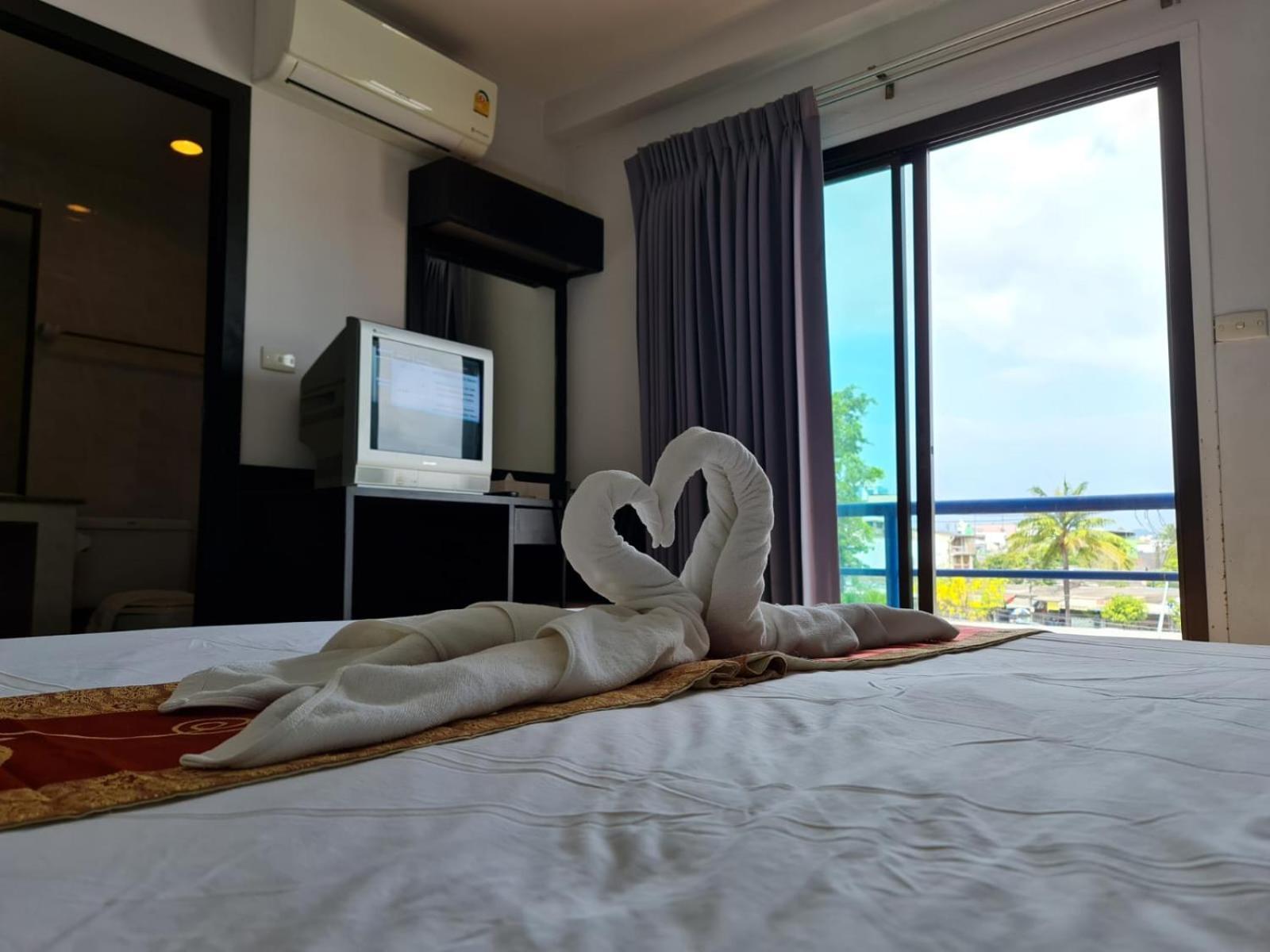 Desa Phuket Hotell Exteriör bild
