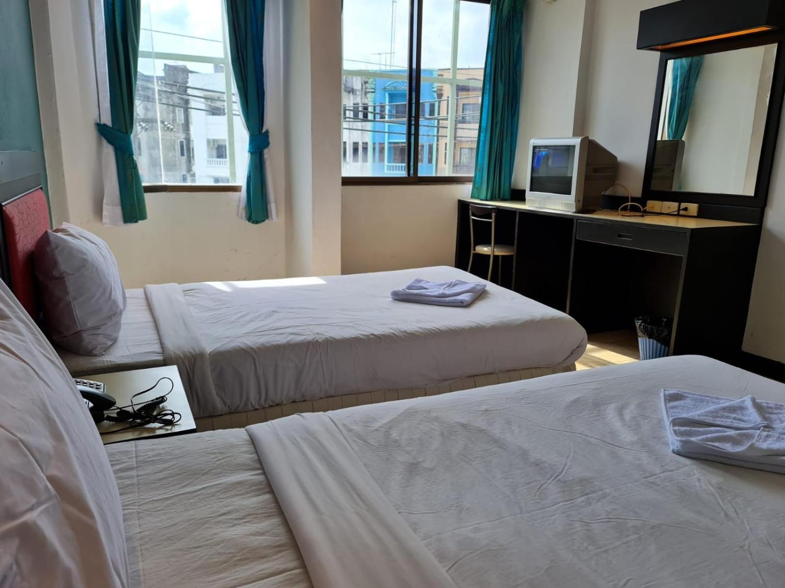Desa Phuket Hotell Exteriör bild