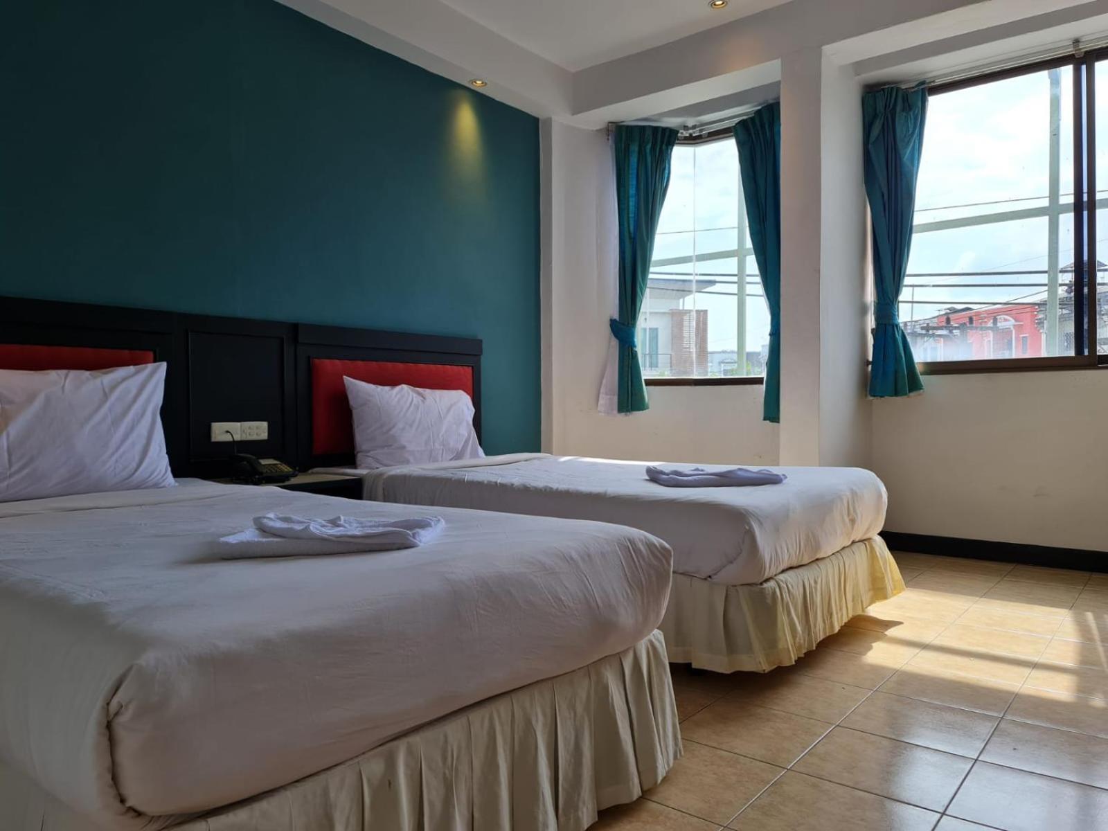 Desa Phuket Hotell Exteriör bild