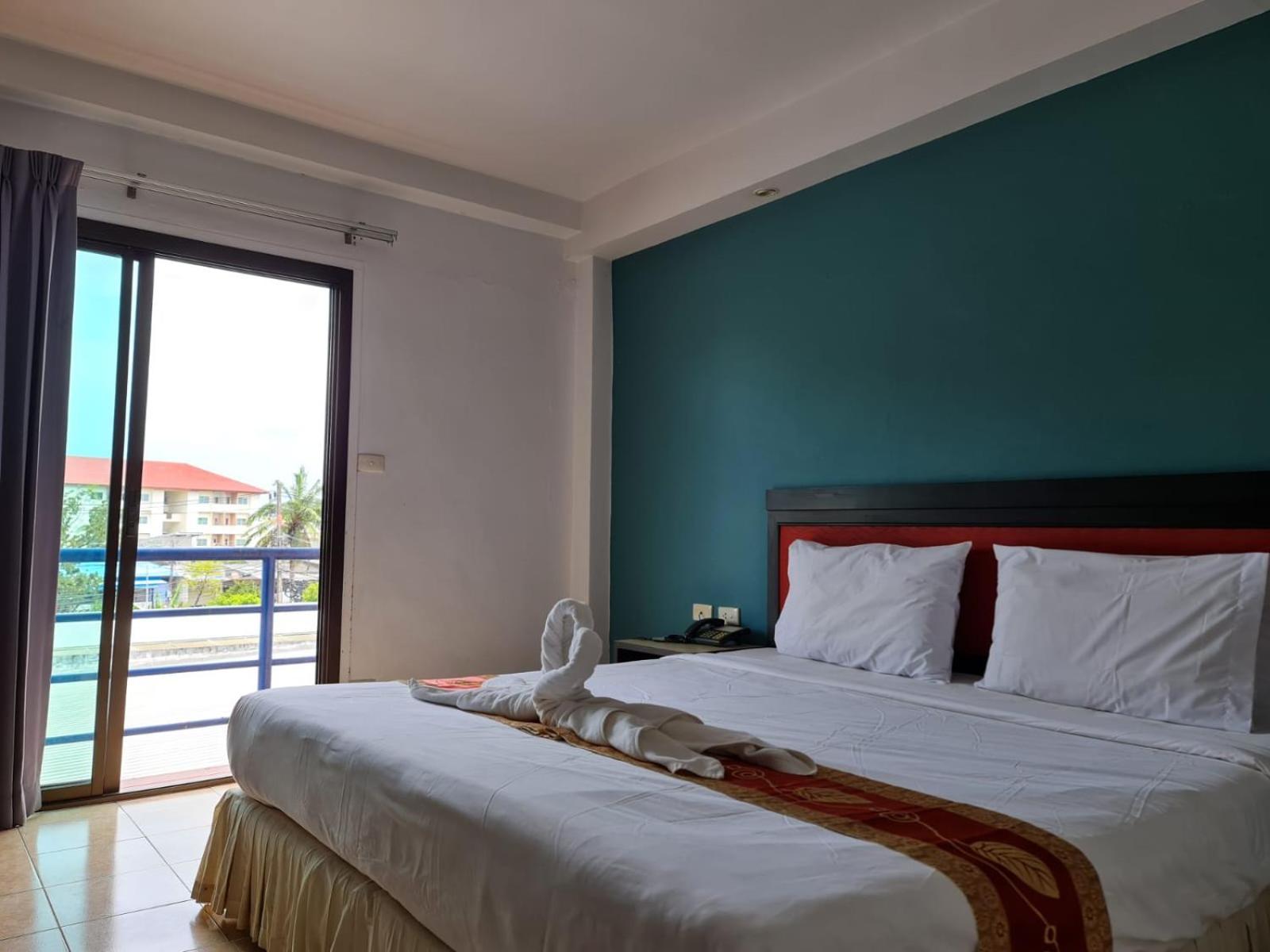 Desa Phuket Hotell Exteriör bild