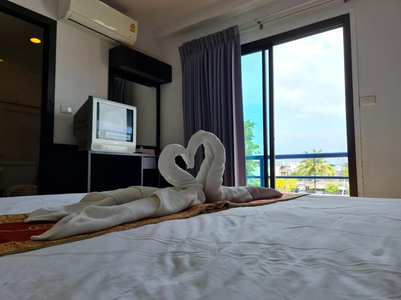 Desa Phuket Hotell Exteriör bild