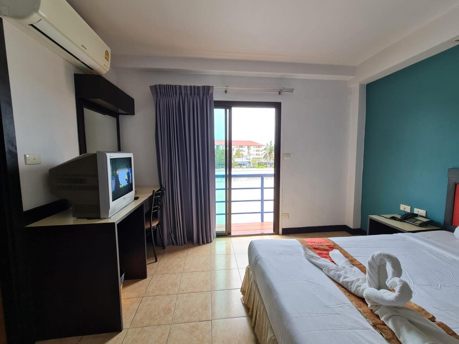 Desa Phuket Hotell Exteriör bild