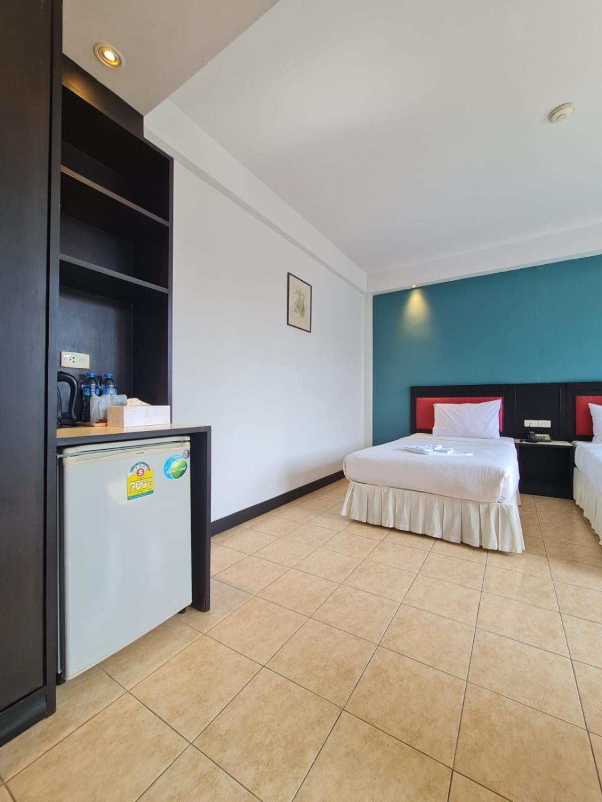 Desa Phuket Hotell Exteriör bild