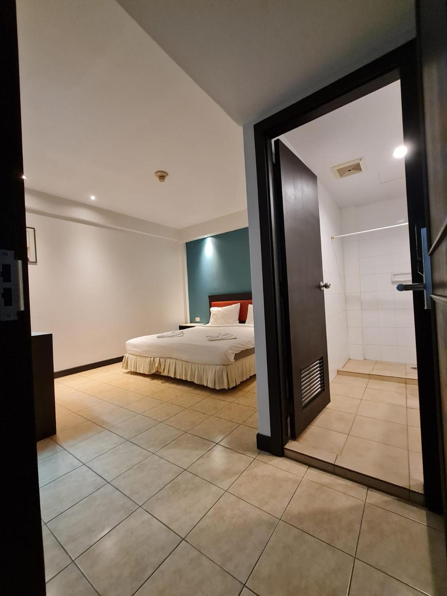Desa Phuket Hotell Exteriör bild
