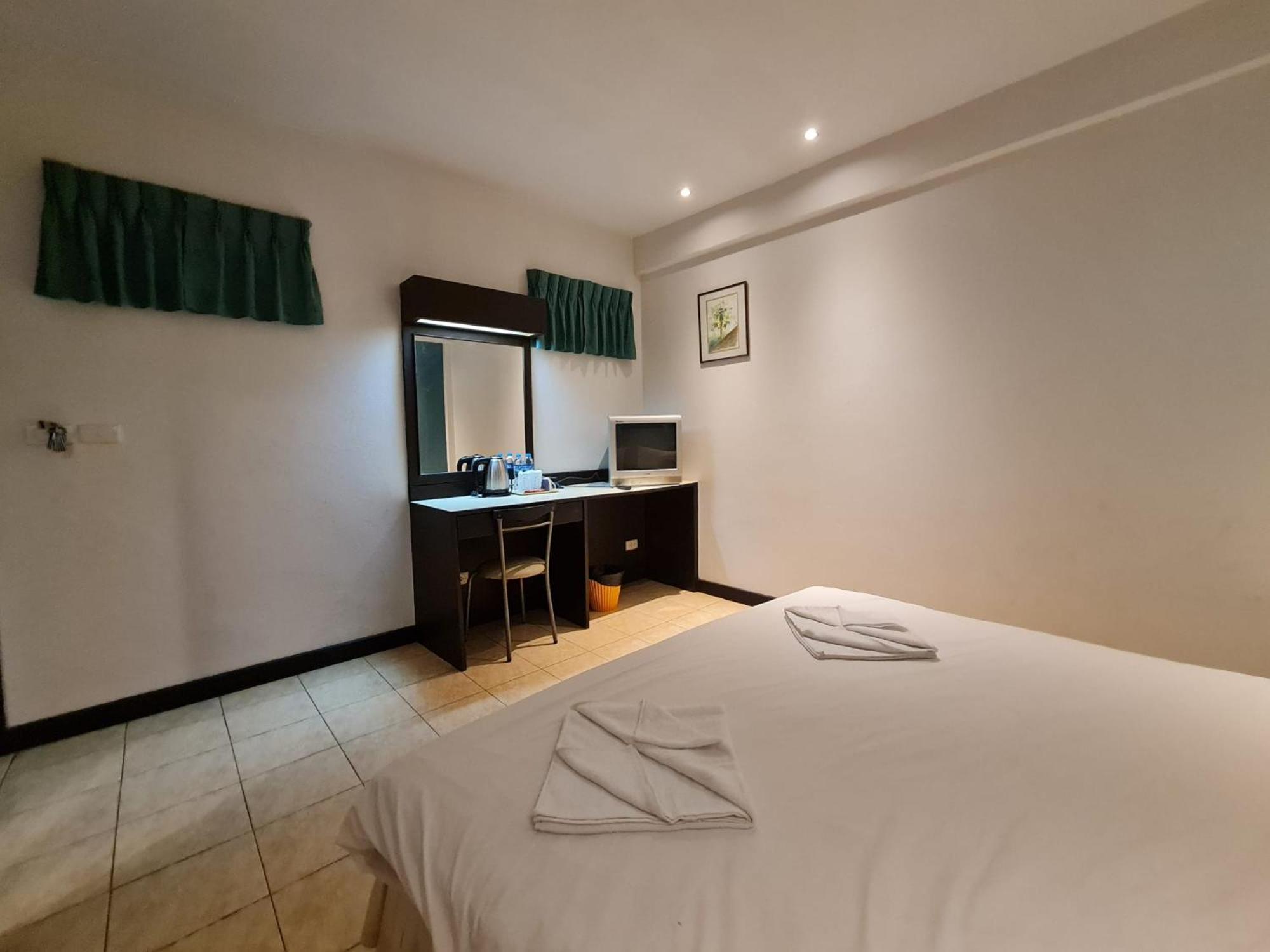 Desa Phuket Hotell Exteriör bild