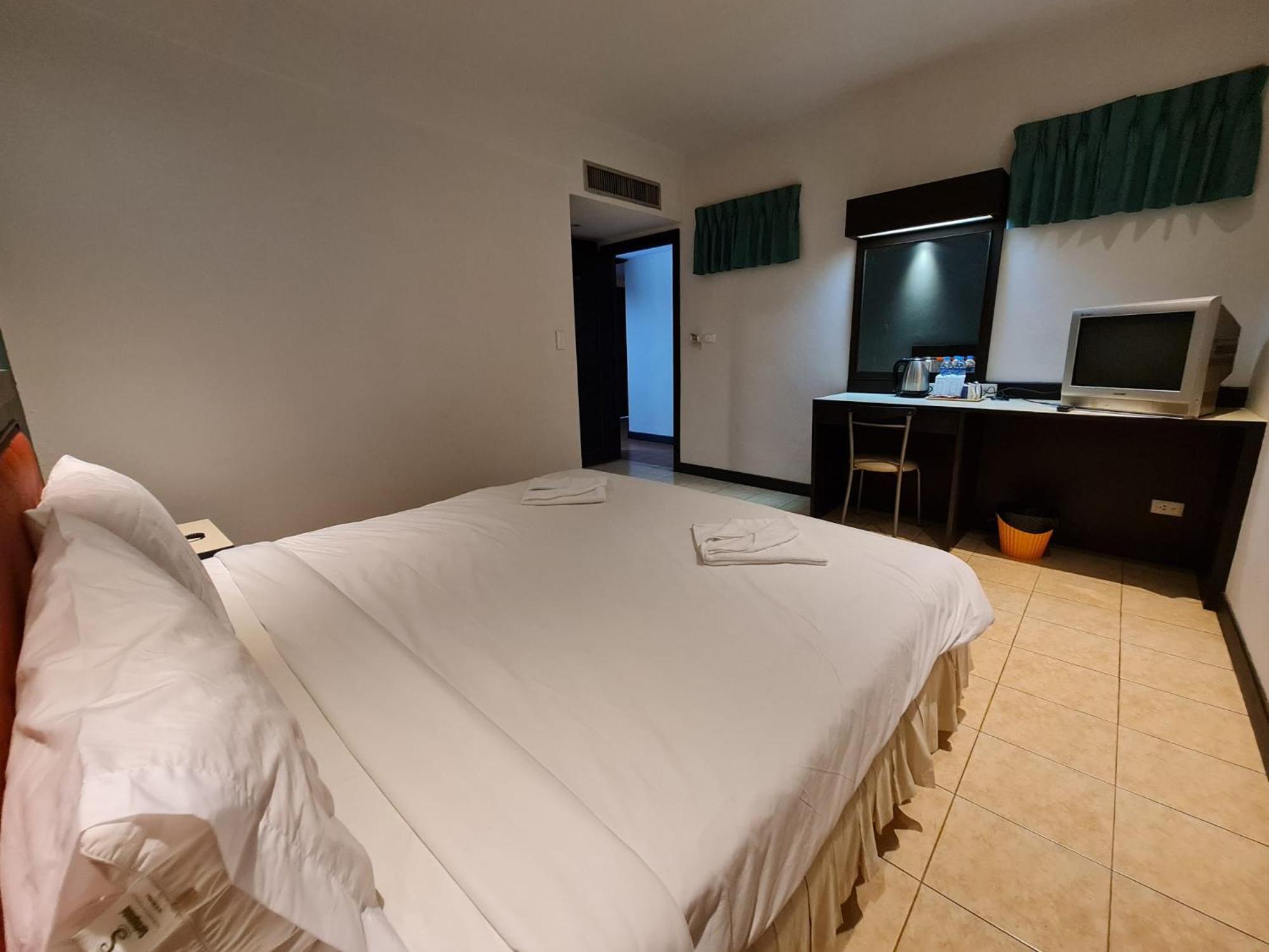 Desa Phuket Hotell Exteriör bild